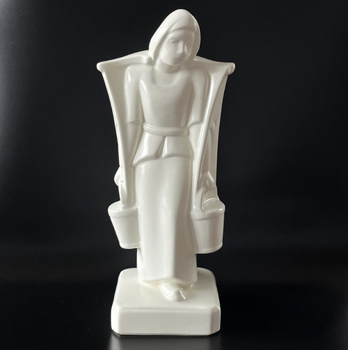 Velká Art Deco socha Žena nesoucí vodu V 42 cm