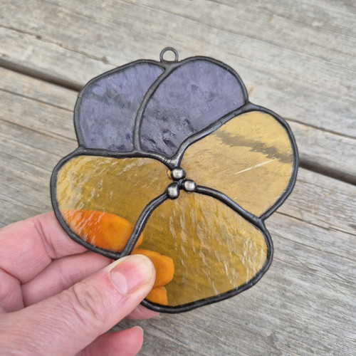 Maceška kultivar Yellow Perple, skleněná ozdoba