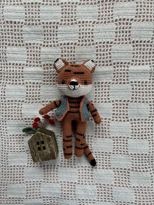 Háčkovaný tygr vysoký 24cm