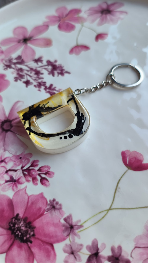 Klíčenka - "D" černo/zlatá art