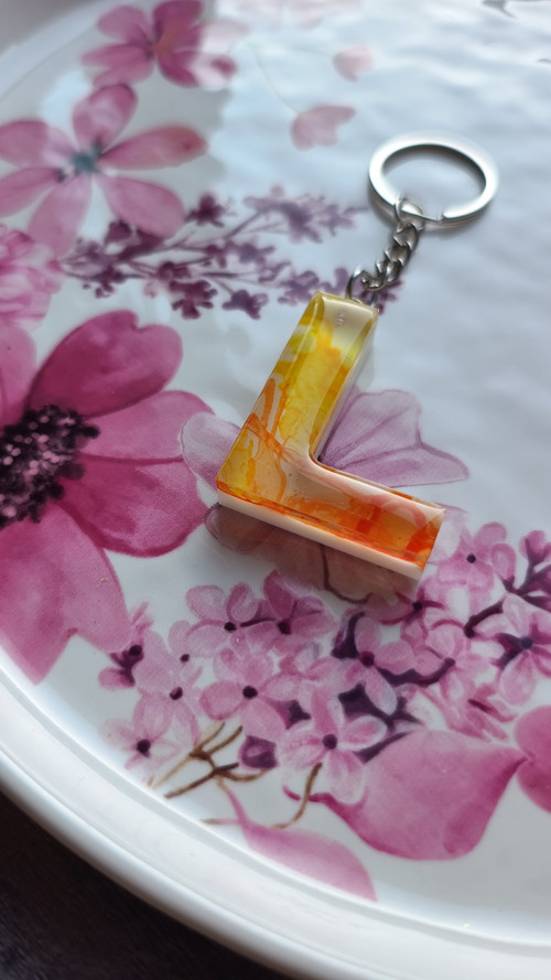 Klíčenka - "L" žlutá art