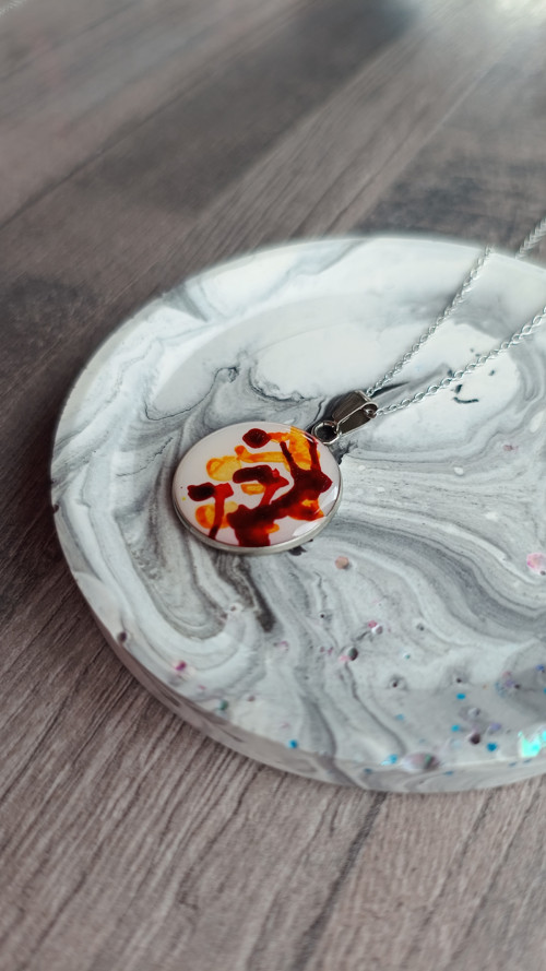 Náhrdelnk - malovaný červeno/žlutý