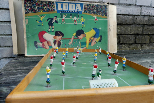 Fotbal...stará hra Luda, fotbálek