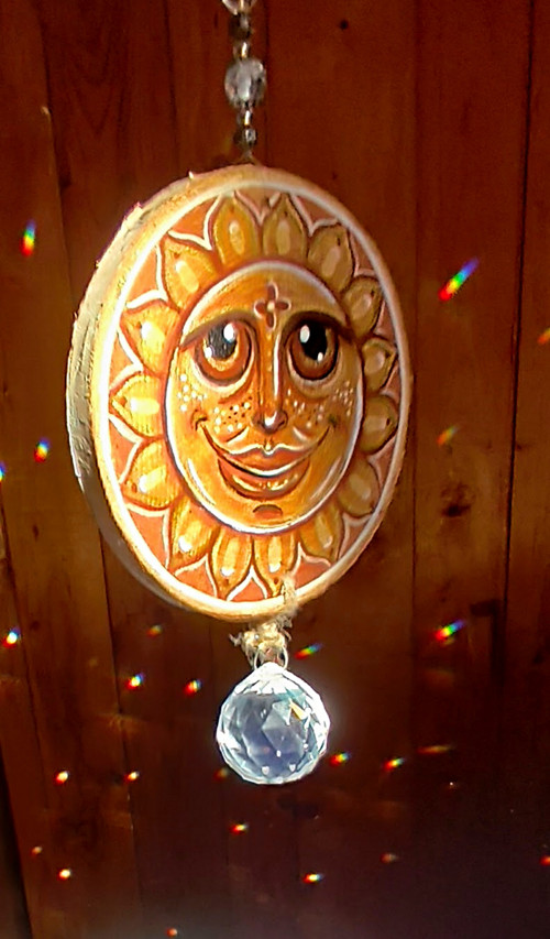 Malované slunce–suncatcher s křišťálovým krystalem