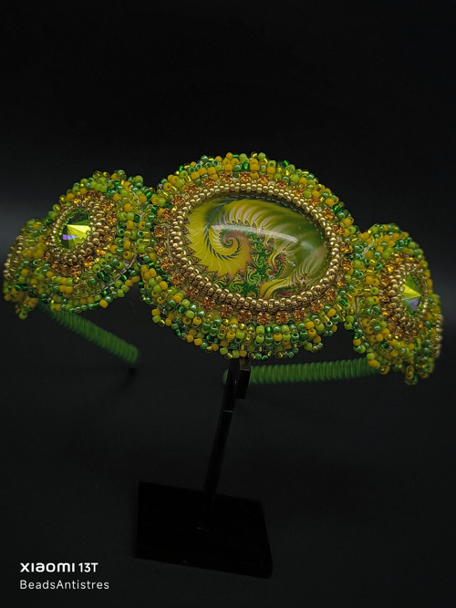 DRYAS-Beaded Embroidery čelenka