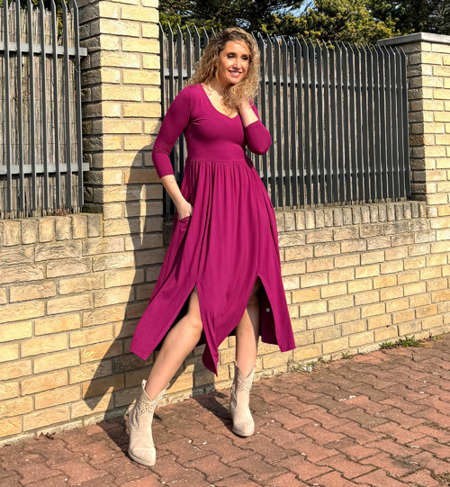 Šaty s rozparky amarant — foto 1