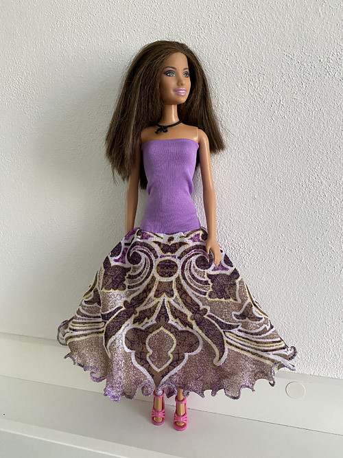 Šaty na panenku Barbie