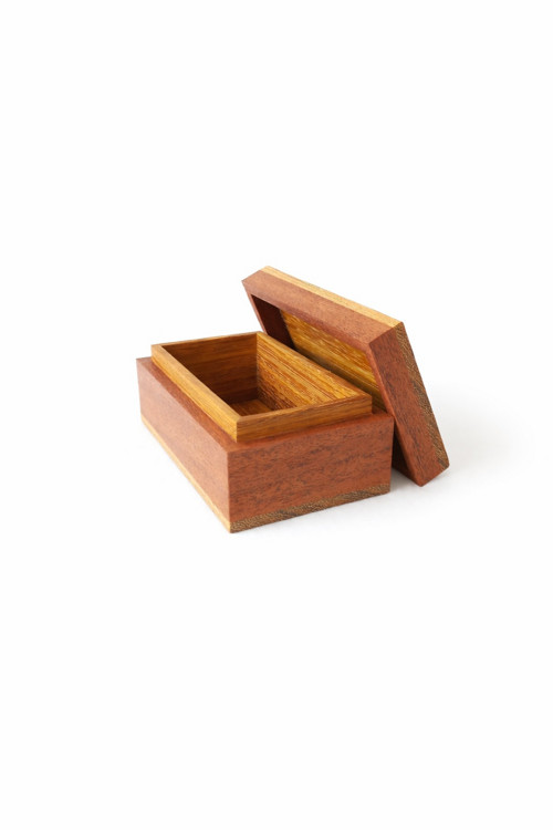 Krabička - mahagon , iroko