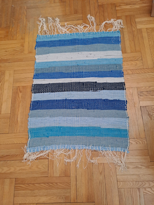 Kobereček, šedomodrý s černou