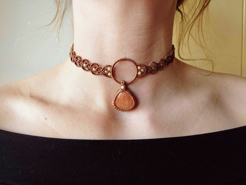 Macrame choker s měsíčním kamenem