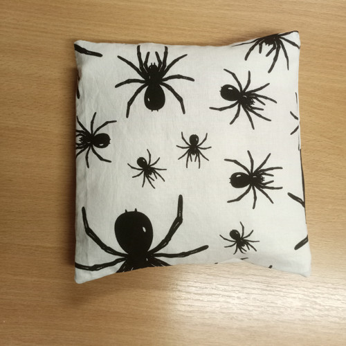 Nahřívací polštářek 20 x 20 cm pavoučci