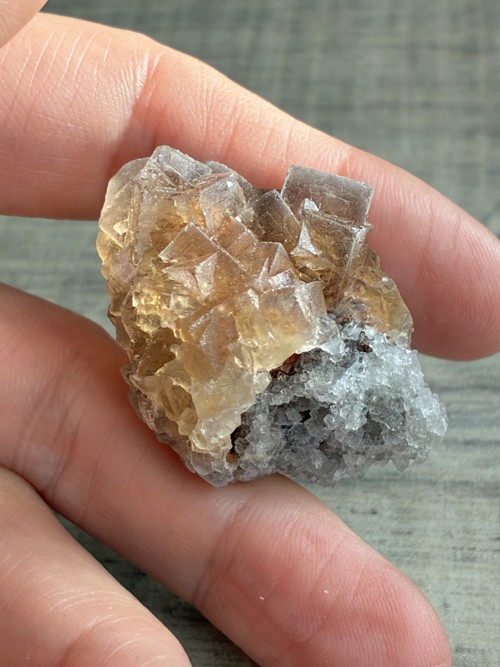 FLUORIT medový- výstavní minerál, Namibie 1B