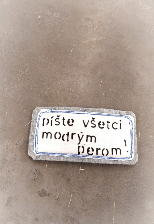 Píšte všetci modrým perom! magnetka