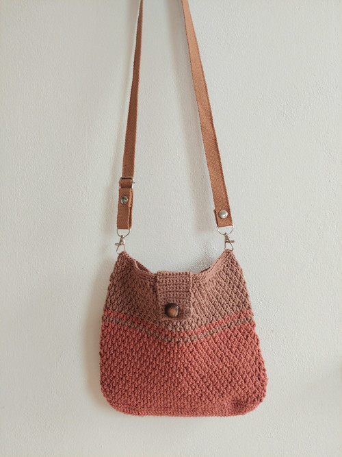 Malá háčkovaná kabelka crossbody