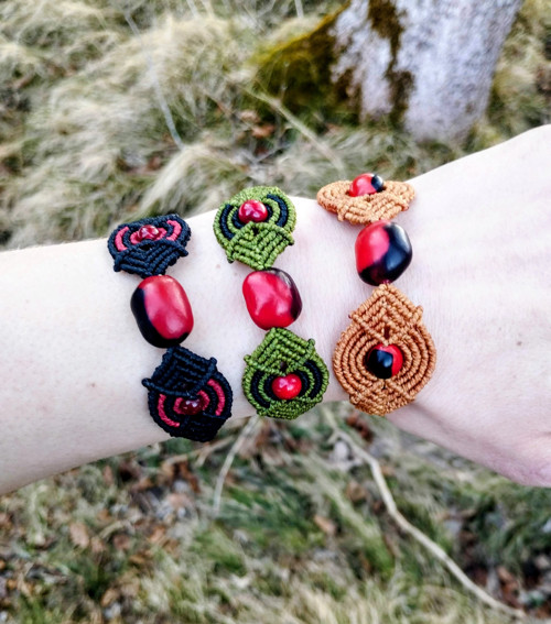 Macrame náramek štěstí "Huayruro"