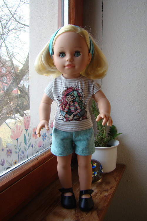 Paola Reina 42 cm - triko + šortky