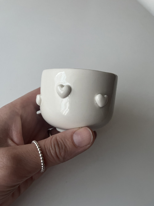 Porcelánový kalíšek Srdíčka