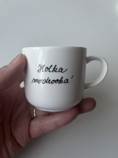 Porcelánový espresso hrnek Holka Modrooká