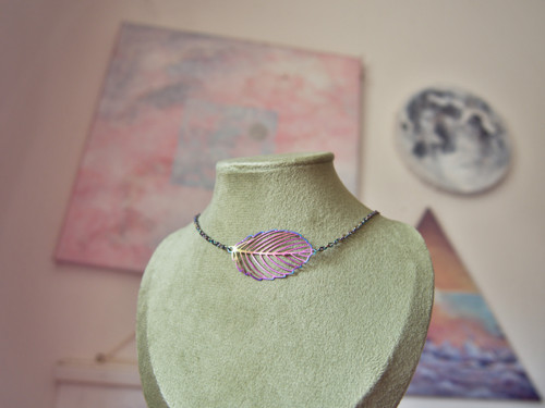 Lístečkový choker - hravý náhrdelník