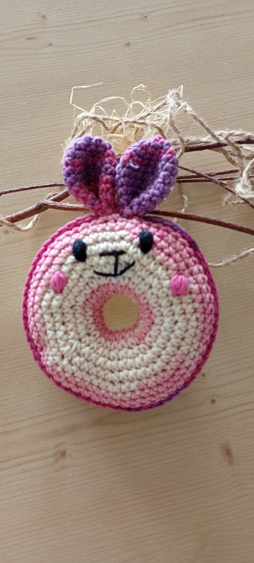 Háčkovaný donut zajíček