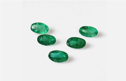 Smaragd Zambia cca 5,0x3,0 mm, cena za 1 ks