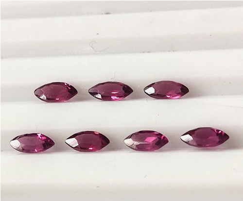 Sada 7 ks Granát Tanzánia cca 5,0x2,5 mm