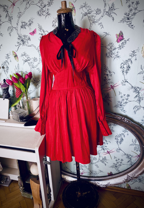 Šaty red fatale — foto 1