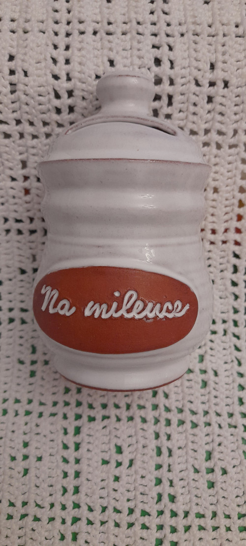 Na milence