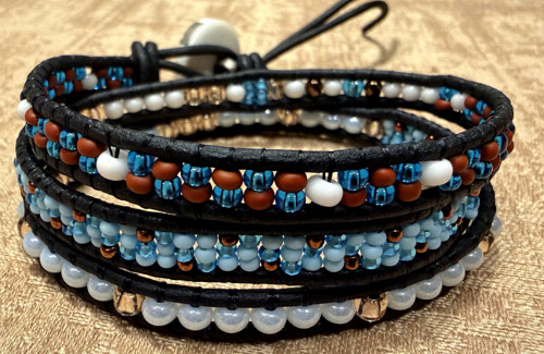Náramek Wrap Bracelet v černé kůži, modro-bronz