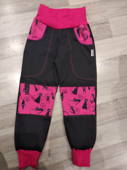 Letní softshellové kalhoty vel 110 černé kočky