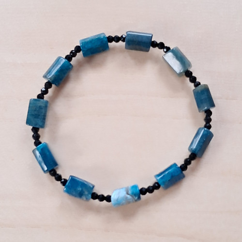 Apatit, spinel