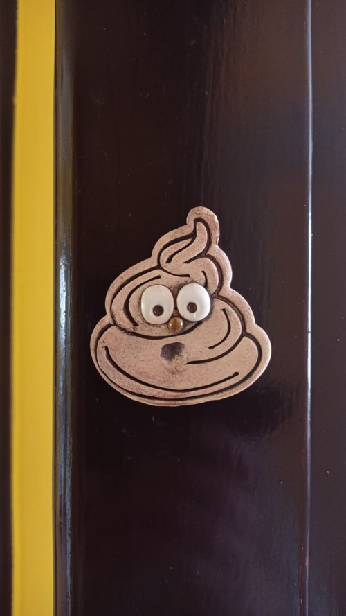Keramická magnetka - hovínko