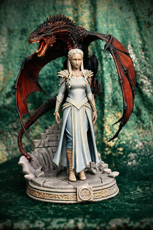 Daenerys Targaryen s drakem (10 cm) - nebarvená