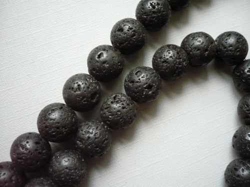 Vrtaný korálek - láva 10 mm, 2 ks