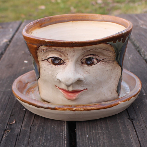 Květináč s tváří