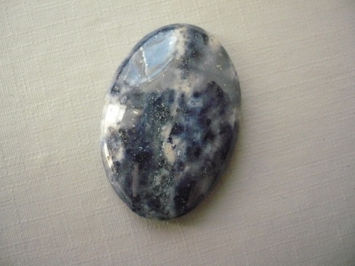 Kabošon - sodalit 33 mm, č.6Cf