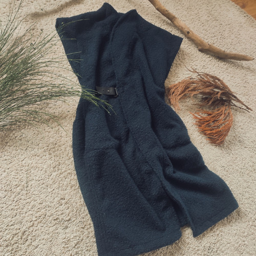 Dlouhá bouclé vesta / Dark blue