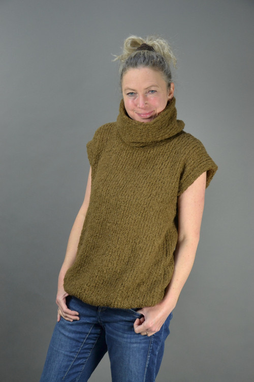 Hnědá vesta — foto 1