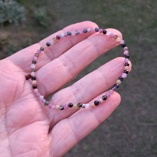 Turmalín multicolor broušený 2,5 mm