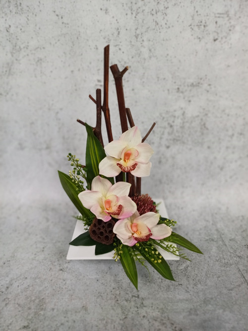 Ikebana s orchidejemi do růžova — foto 1