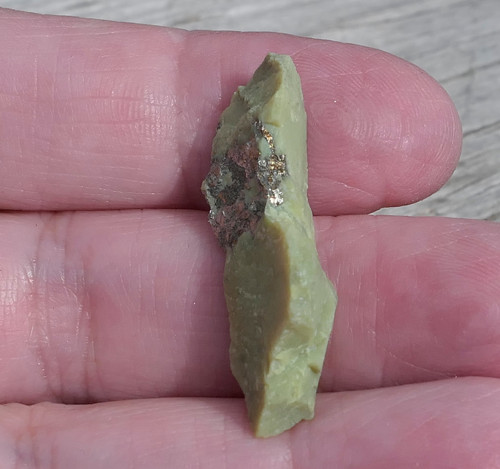 Surový serpentin s pyritem V3178 — foto 1