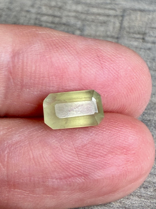 APATIT- broušený příro.drahokam, 1.35 Ct. Pákistán