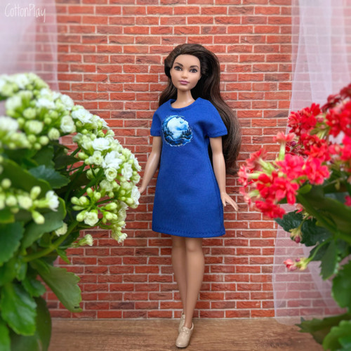 Šaty pro baculku Barbie (Curvy), modré s měsícem