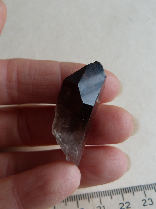 Záhněda - krystal - 4 cm (Z3)