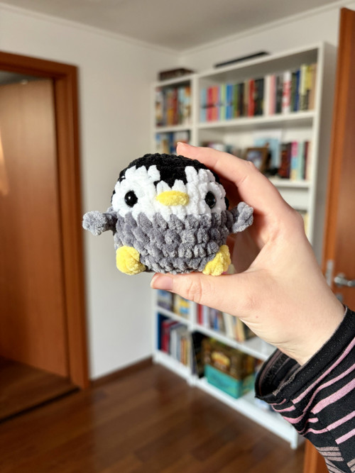 Háčkovaný tučňáček - černý — foto 1