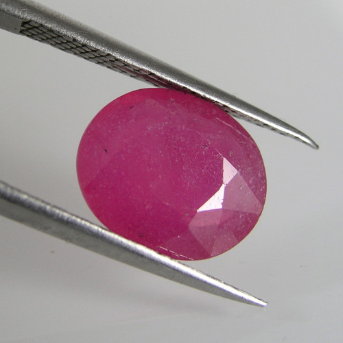 Broušený přírodní Rubín, 5,34 ct., 12,2x10x4,4 mm
