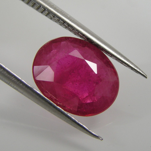 Broušený přírodní Rubín, 3,93 ct., 11,2x9,2x4,1 mm