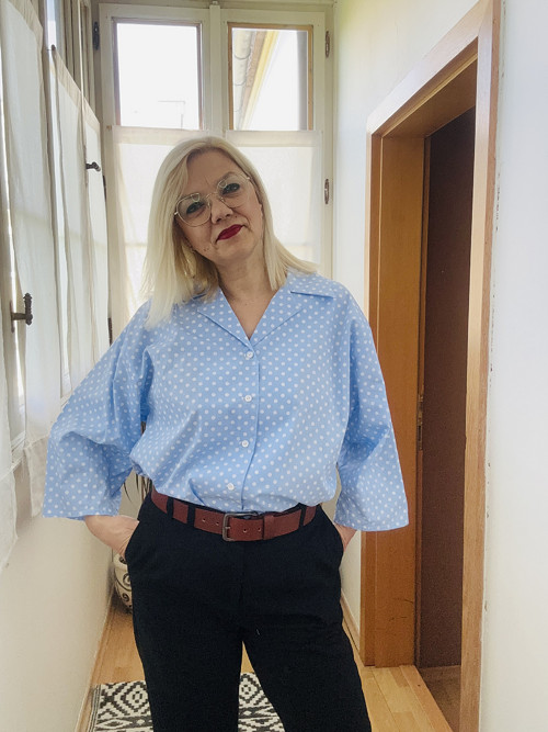 Halenka světle modrá s puntíky