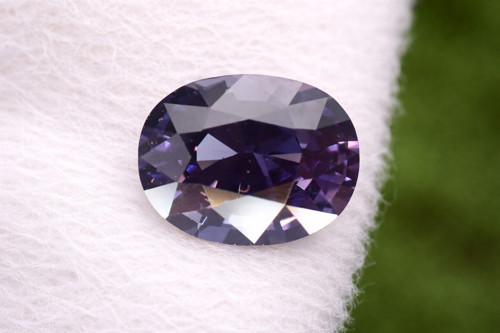 Spinel 2,00 ct – bluish violet, certifikát ČGL