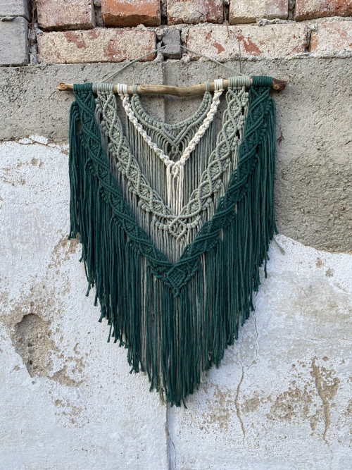Macrame závěsná dekorace v tónech lesa